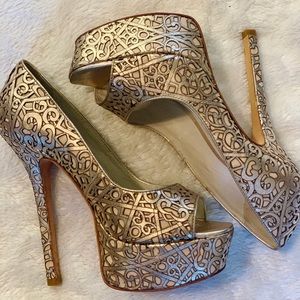 Alice + Olivia Gold Laser cut Heel
